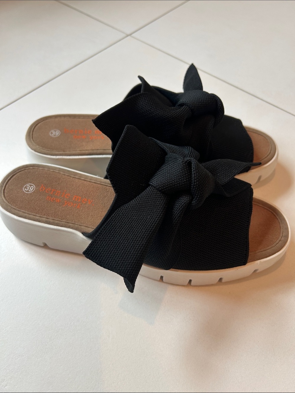 bernie mev. Black Bow Slide Clogs with White Sole